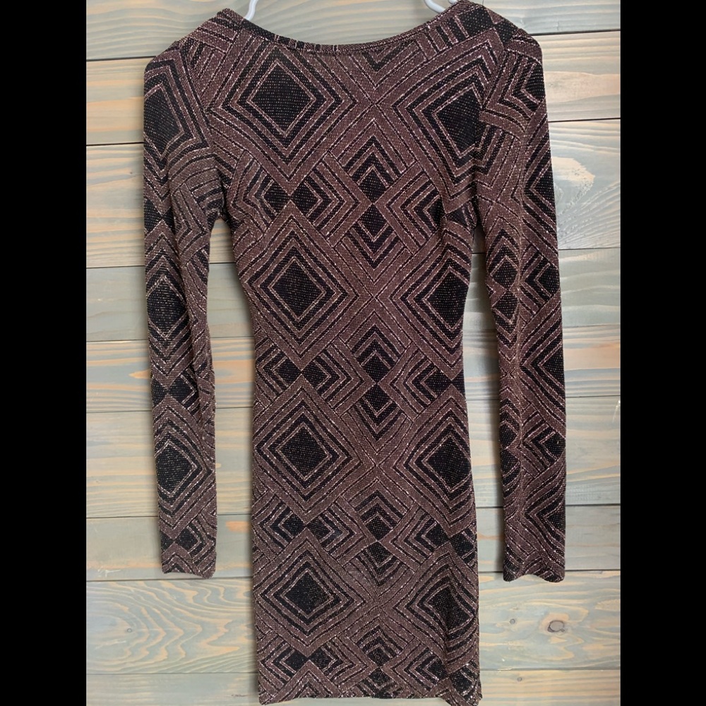 NEW - Beautiful Fitted Dress